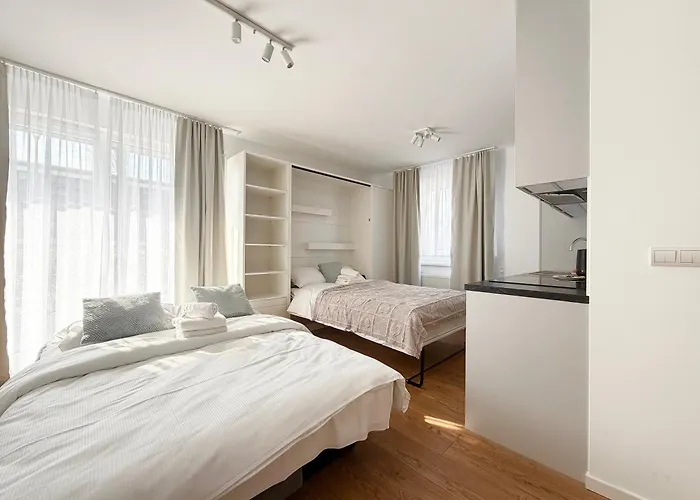 Mieszczanska Charming By Bookinghost