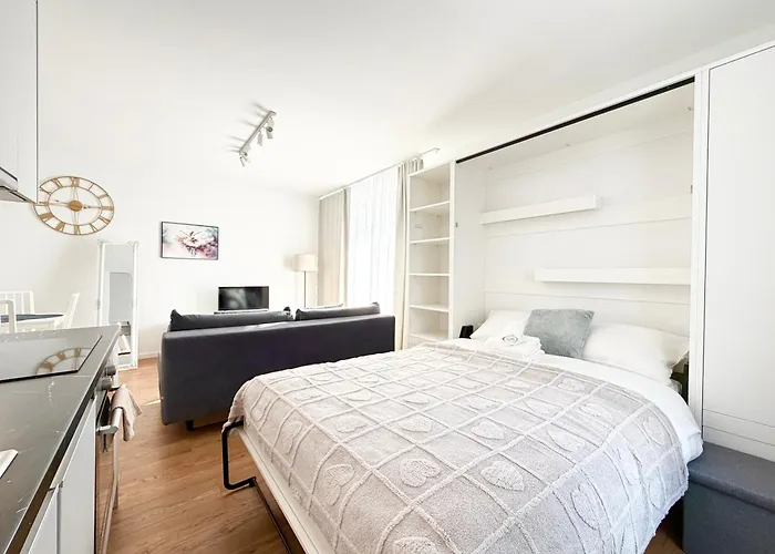 Mieszczanska Charming By Bookinghost *