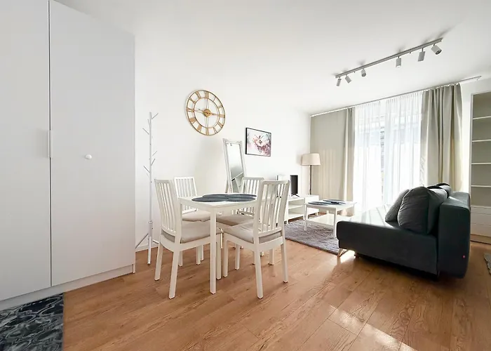 Mieszczanska Charming By Bookinghost * 弗罗茨瓦夫